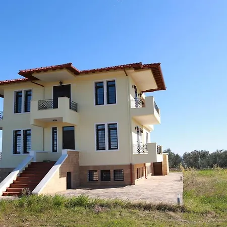 Kalaitzis Summer Apartment *